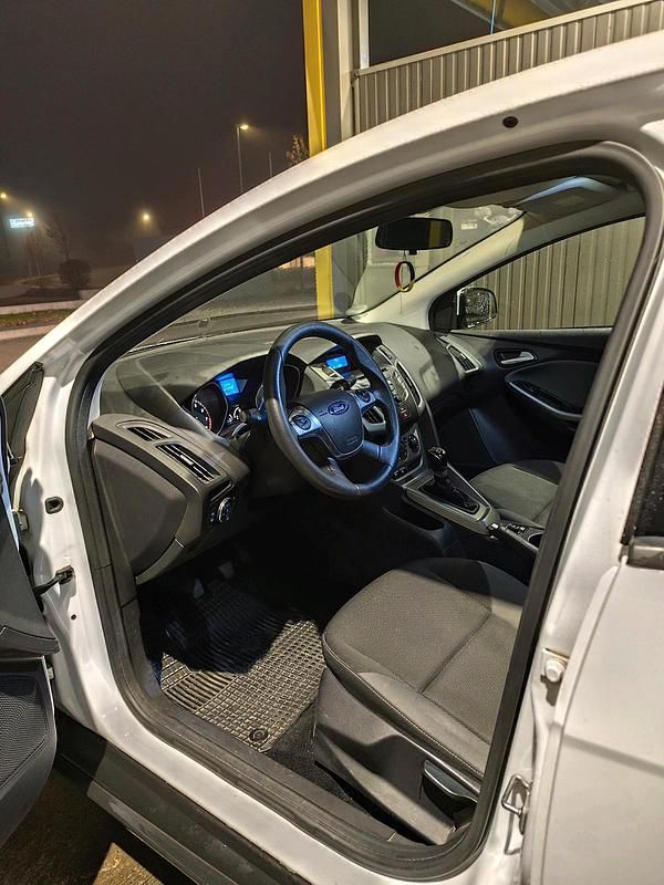 Gebraucht Ford Focus 125 PS (91 kW) 2011 Weiß Limousine