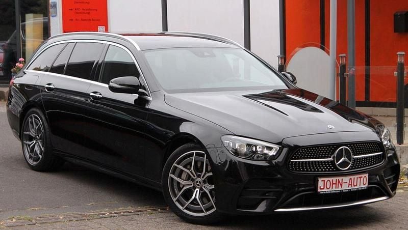 Gebraucht Mercedes E300 AMG 258 PS (189 kW) 2021 Schwarz/baltic black Kombi