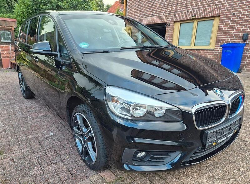 Schwarz Gebraucht 2017 BMW 218 Gran Tourer Van / Kleinbus | 8.750 € (Guter Preis) - Bild 1/4