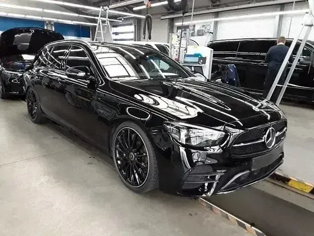Gebraucht Mercedes E400 AMG 330 PS (242 kW) 2024 Schwarz Limousine