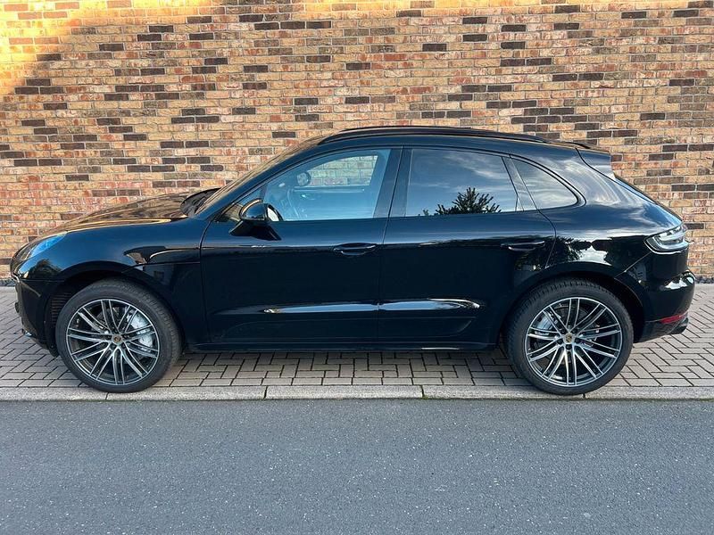 Gebraucht Porsche Macan Turbo 441 PS (324 kW) 2020 Tiefschwarz SUV