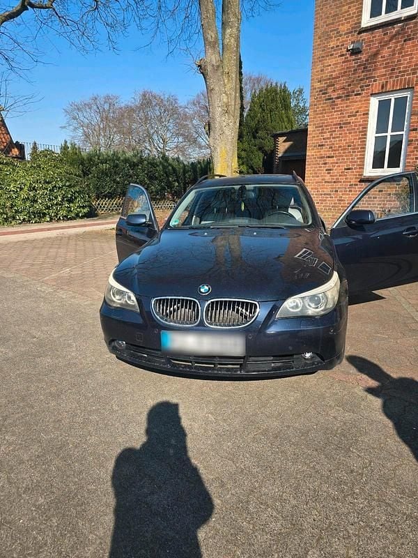 Gebraucht BMW 530 235 PS (172 kW) 2005 Blau Kombi