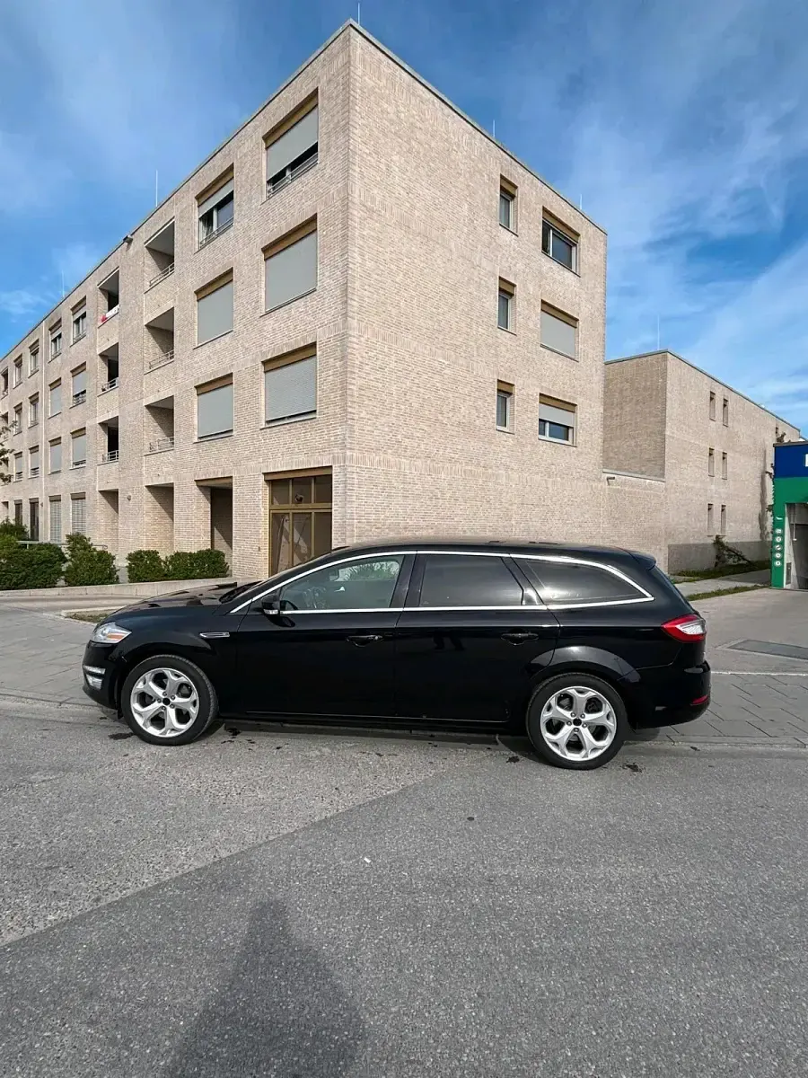 Używany Ford Mondeo Titanium 163 KM (119 kW) 2010 Czarny Sedan/Limuzyna