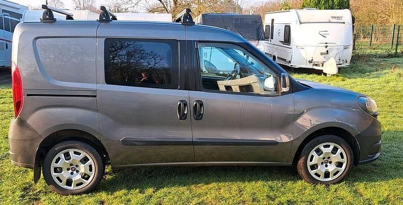Gebraucht Fiat Doblò 120 PS (88 kW) 2019 Andere farben Van / Kleinbus
