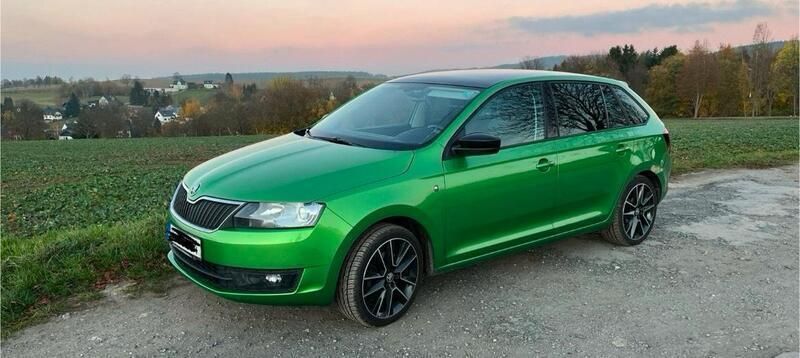 Grün Gebraucht 2014 Skoda Rapid Style Kombi | 6.499 € (Fairer Preis) - Bild 1/4