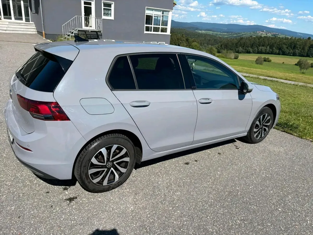 Gebraucht VW Golf VIII 110 PS (80 kW) 2021 Grau Kleinwagen