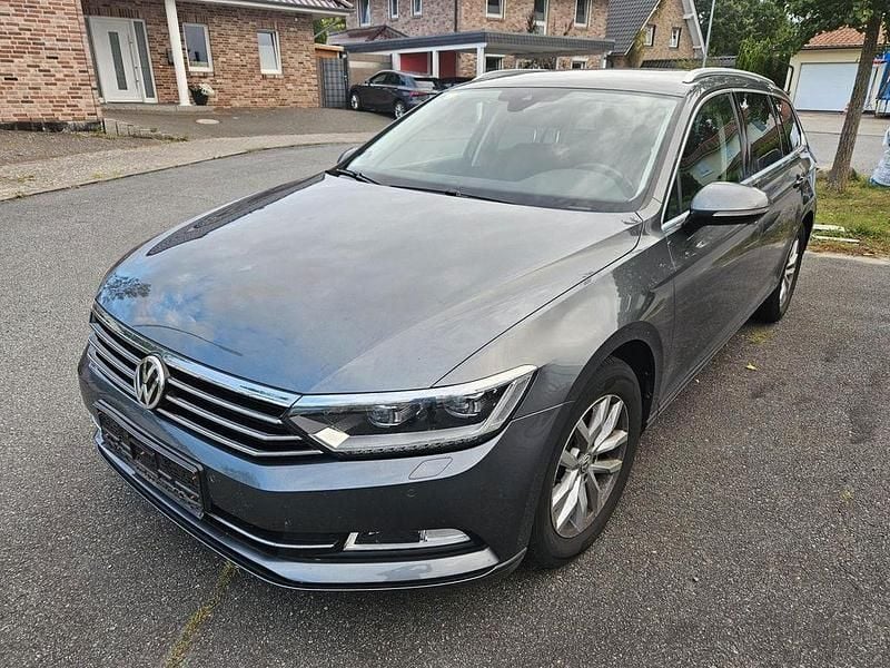 Grau Gebraucht 2016 VW Passat Comfortline Kombi | 13.299 € (Guter Preis) - Bild 1/4
