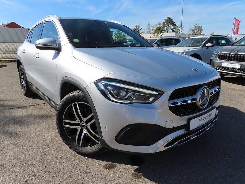 Gebraucht Mercedes GLA200 150 PS (110 kW) 2022 Silber SUV