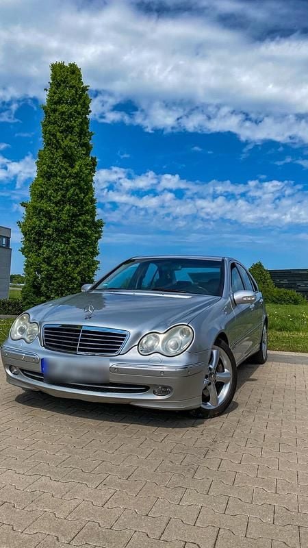 Grau Gebraucht 2004 Mercedes C270 Limousine | 3.100 € (Superpreis) - Bild 1/4