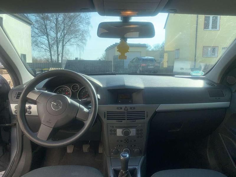 Gebraucht Opel Astra 105 PS (77 kW) 2006 Silber Limousine