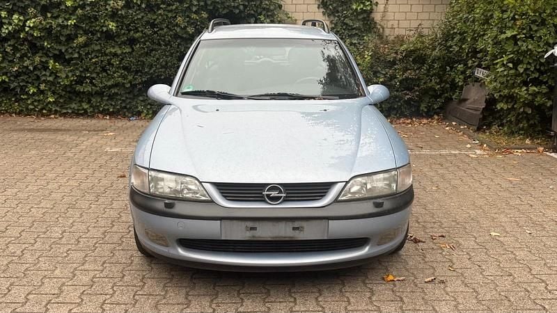 Andere farben Gebraucht 1997 Opel Vectra Kombi | 2.400 € (Teuer) - Bild 1/4