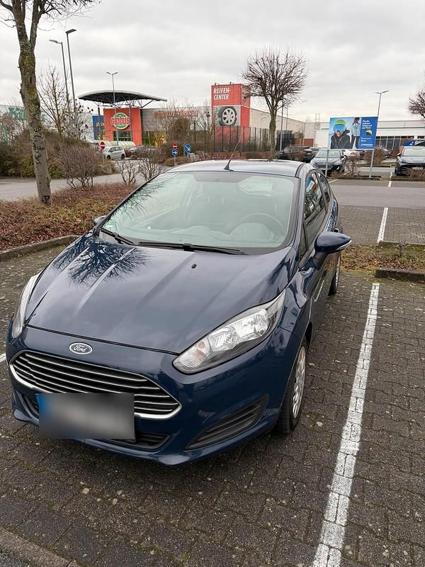 Gebraucht Ford Fiesta 95 PS (69 kW) 2014 Blau Kleinwagen