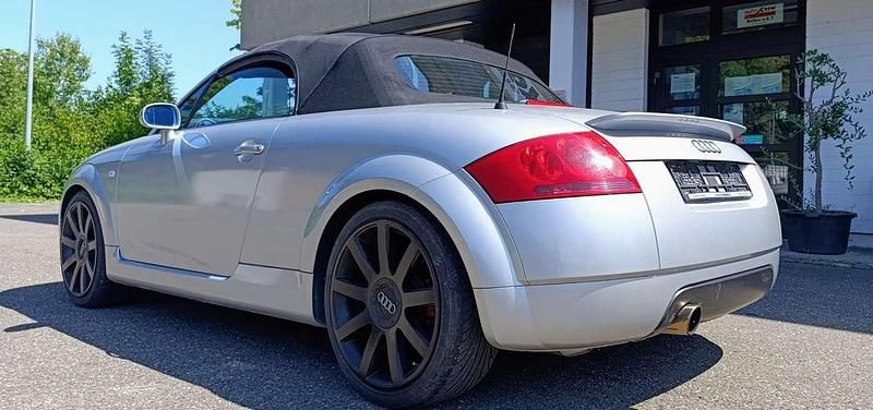 Gebraucht Audi TT Roadster 179 PS (131 kW) 2000 Lichtsilber metallic Cabrio
