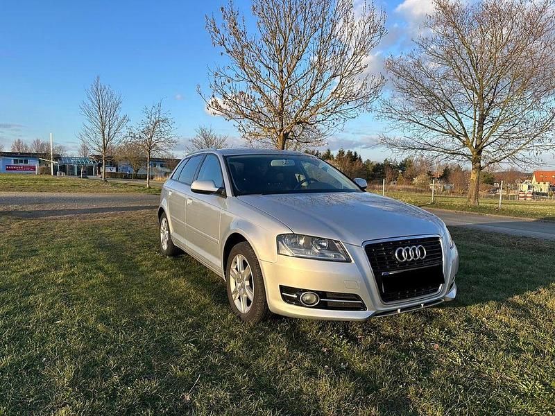Gebraucht Audi A3 Attraction 105 PS (77 kW) 2012 Silber Kleinwagen