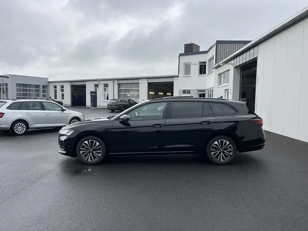 Gebraucht Skoda Superb Selection 150 PS (110 kW) 2025 Ebony schwarz Kombi