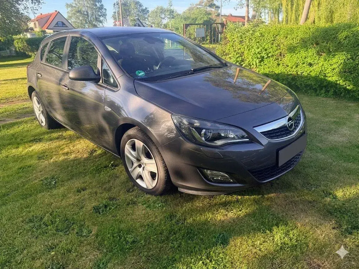Gebraucht Opel Astra Edition 116 PS (85 kW) 2011 Grau Limousine
