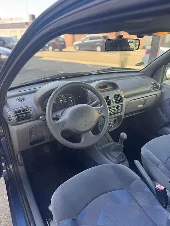 Gebraucht Renault Clio II Basis 58 PS (42 kW) 1999 Blau Limousine