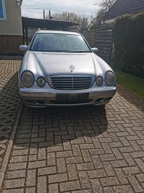 Gebraucht Mercedes E320 Avantgarde 197 PS (144 kW) 2002 Silber Kombi