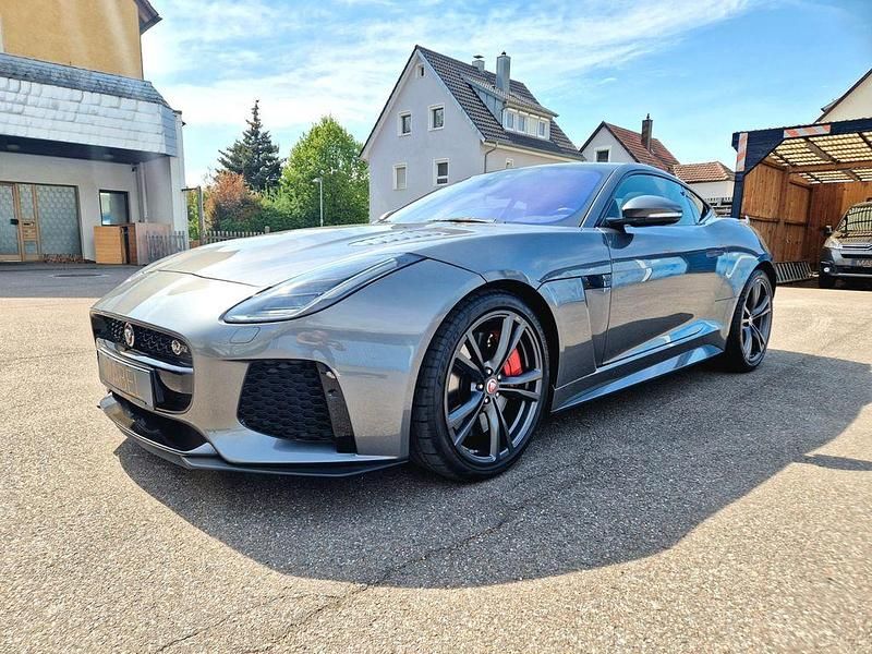 Grau Gebraucht 2018 Jaguar F-Type SVR Coupé | 93.770 € - Bild 1/4