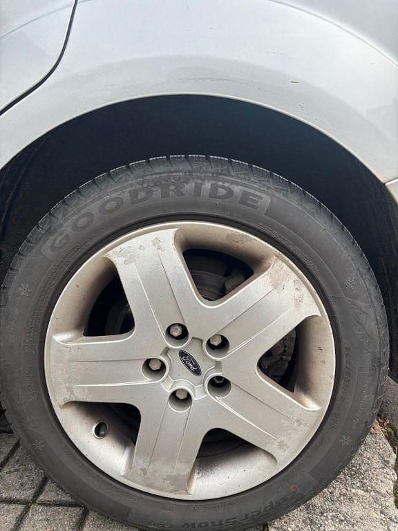 Gebraucht Ford Focus Ambiente 101 PS (74 kW) 2007 Silber Limousine