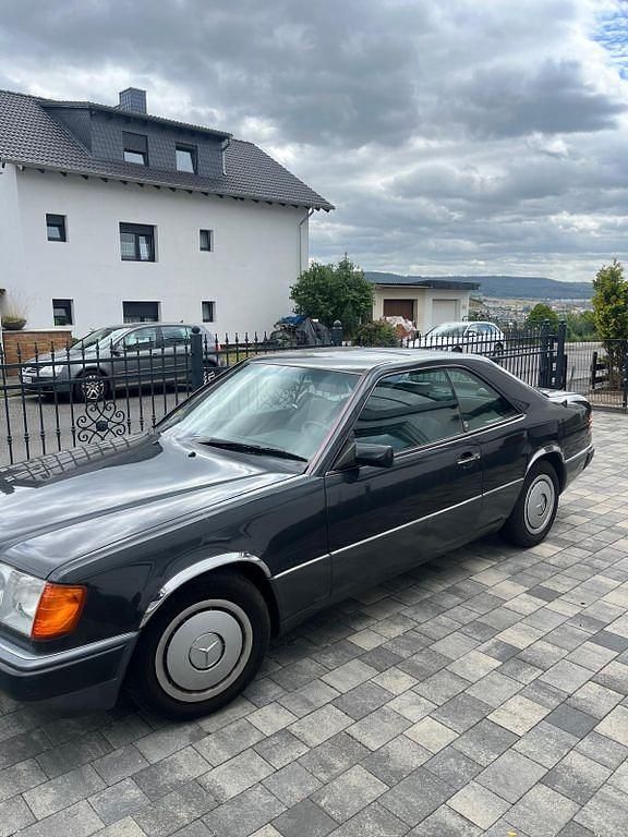 Grau Gebraucht 1992 Mercedes 220 Coupé | 13.200 € - Bild 1/4