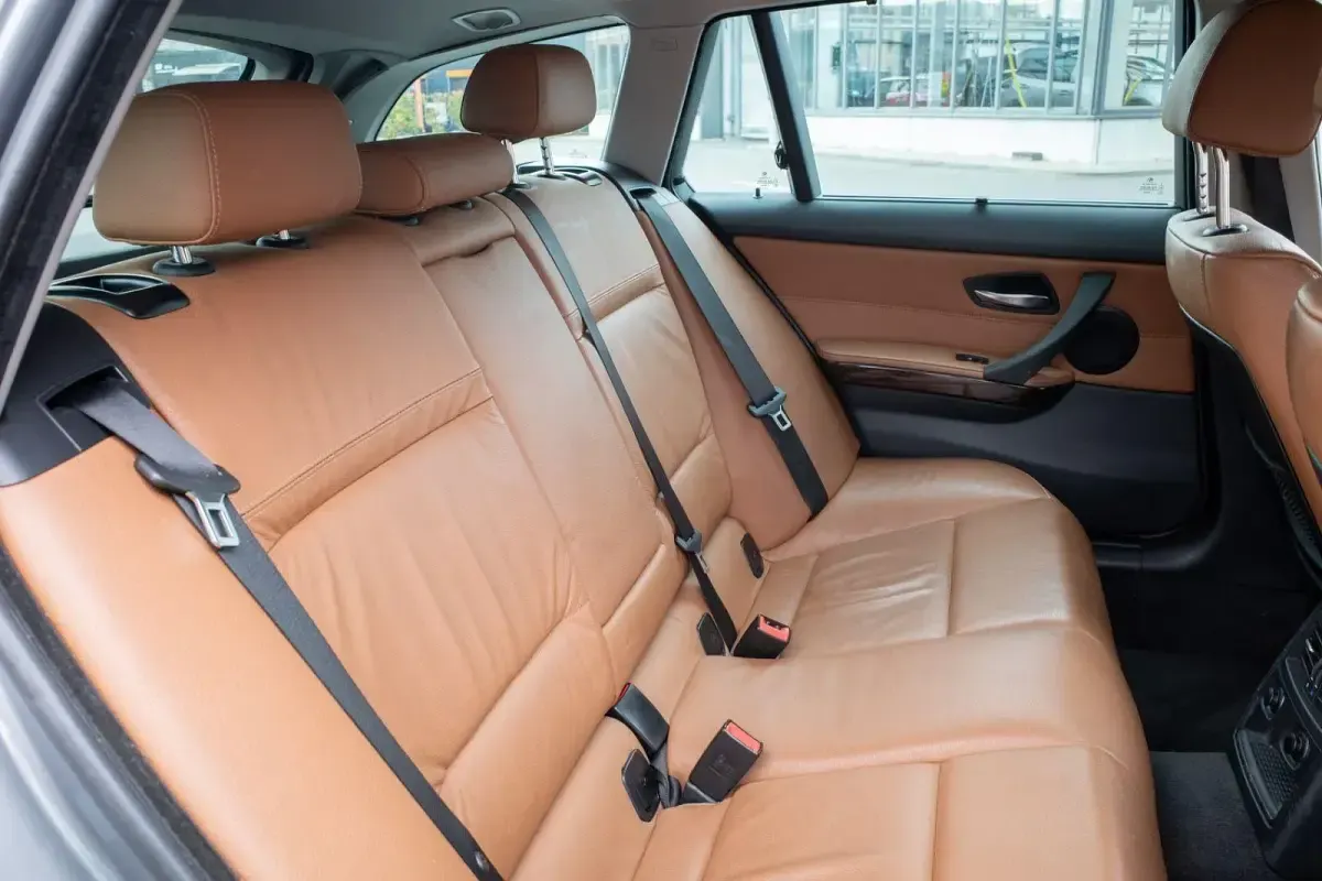 Gebraucht BMW 318 141 PS (103 kW) 2009 Silber Kombi