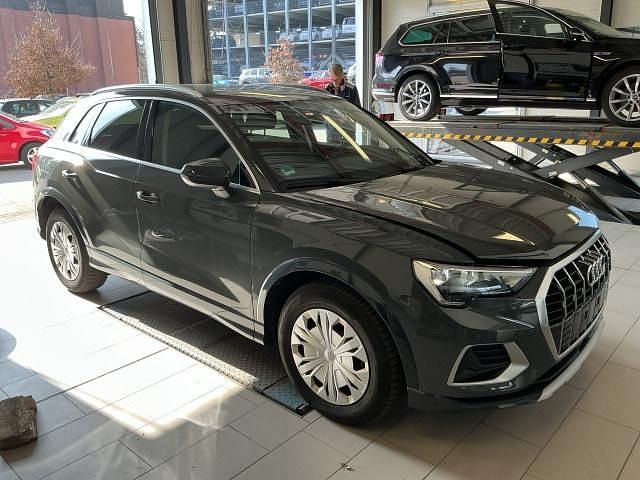 Gebraucht Audi Q3 Advanced 150 PS (110 kW) 2023 Nanograu metallic SUV