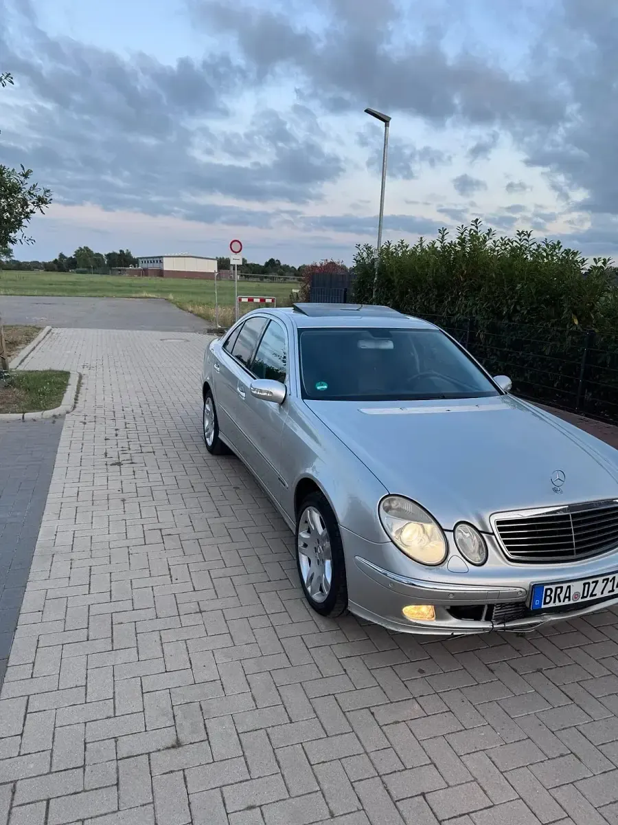 Gebraucht Mercedes E320 204 PS (150 kW) 2005 Silber Limousine