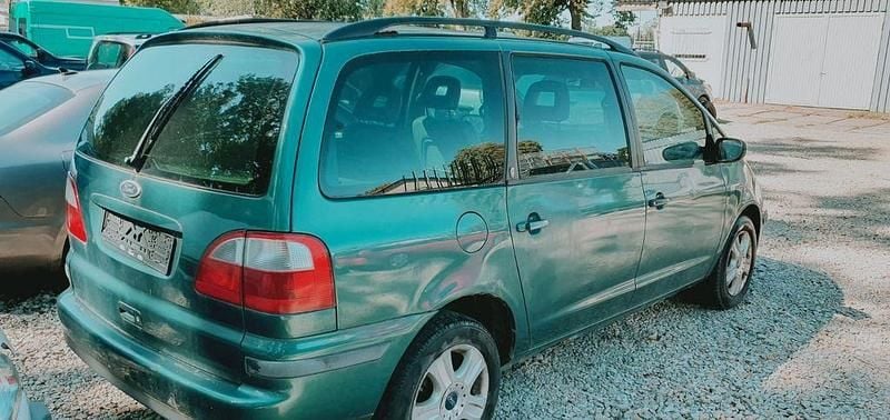 Gebraucht Ford Galaxy 116 PS (85 kW) 2000 Grün Van / Kleinbus