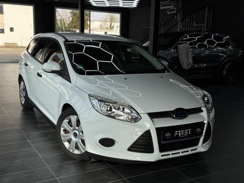 Gebraucht Ford Focus Ambiente 101 PS (74 kW) 2014 Weiß Kombi