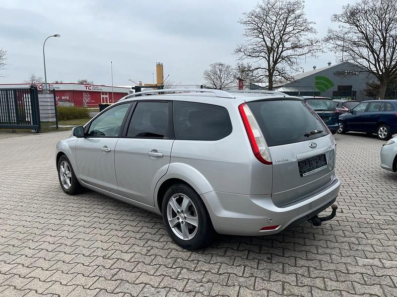 Usata Ford Focus 105 CV (77 kW) 2010 Argento Station wagon