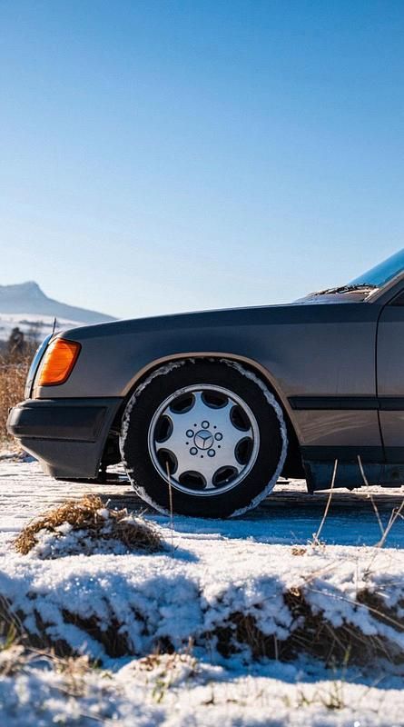 Gebraucht Mercedes E230 132 PS (97 kW) 1984 Braun Limousine