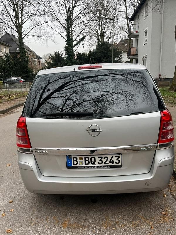 Gebraucht Opel Zafira 93 PS (68 kW) 2009 Silber Van / Kleinbus