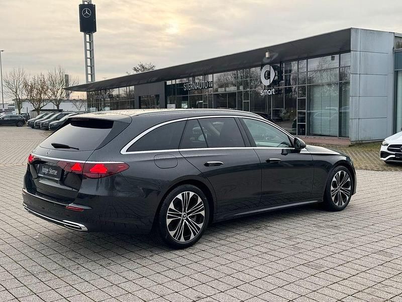 Gebraucht Mercedes E300 Advanced Plus 313 PS (230 kW) 2024 Metalliclack graphitgrau Kombi