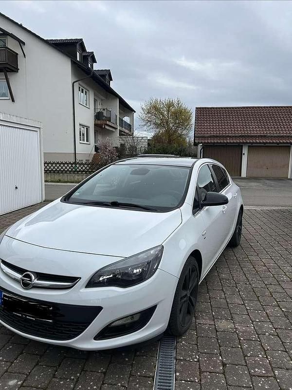 Gebraucht Opel Astra Energy 140 PS (102 kW) 2014 Limousine