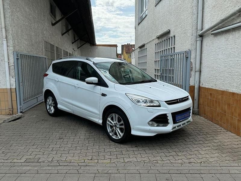 Gebraucht Ford Kuga Individual 179 PS (131 kW) 2016 Weiß SUV