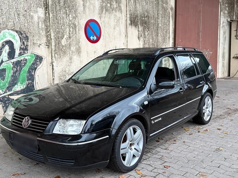 Schwarz Gebraucht 2003 VW Bora Beach Kombi | 2.650 € (Fairer Preis) - Bild 1/4