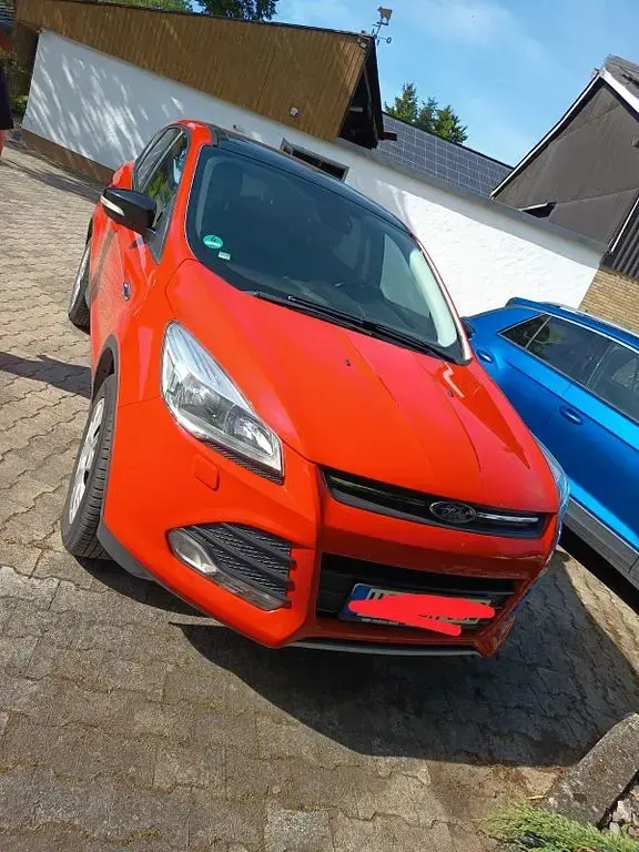 Gebraucht Ford Kuga Trend 150 PS (110 kW) 2016 Rot SUV