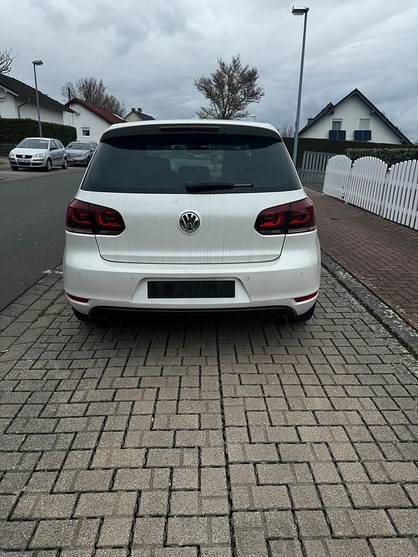 Gebraucht VW Golf Edition 211 PS (155 kW) 2011 Weiß Coupé