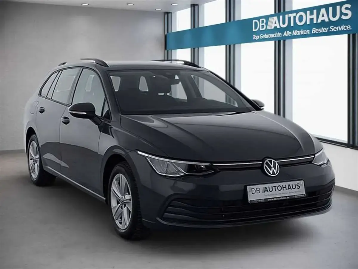 Gebraucht VW Golf VIII Life 110 PS (80 kW) 2024 Grau Kombi