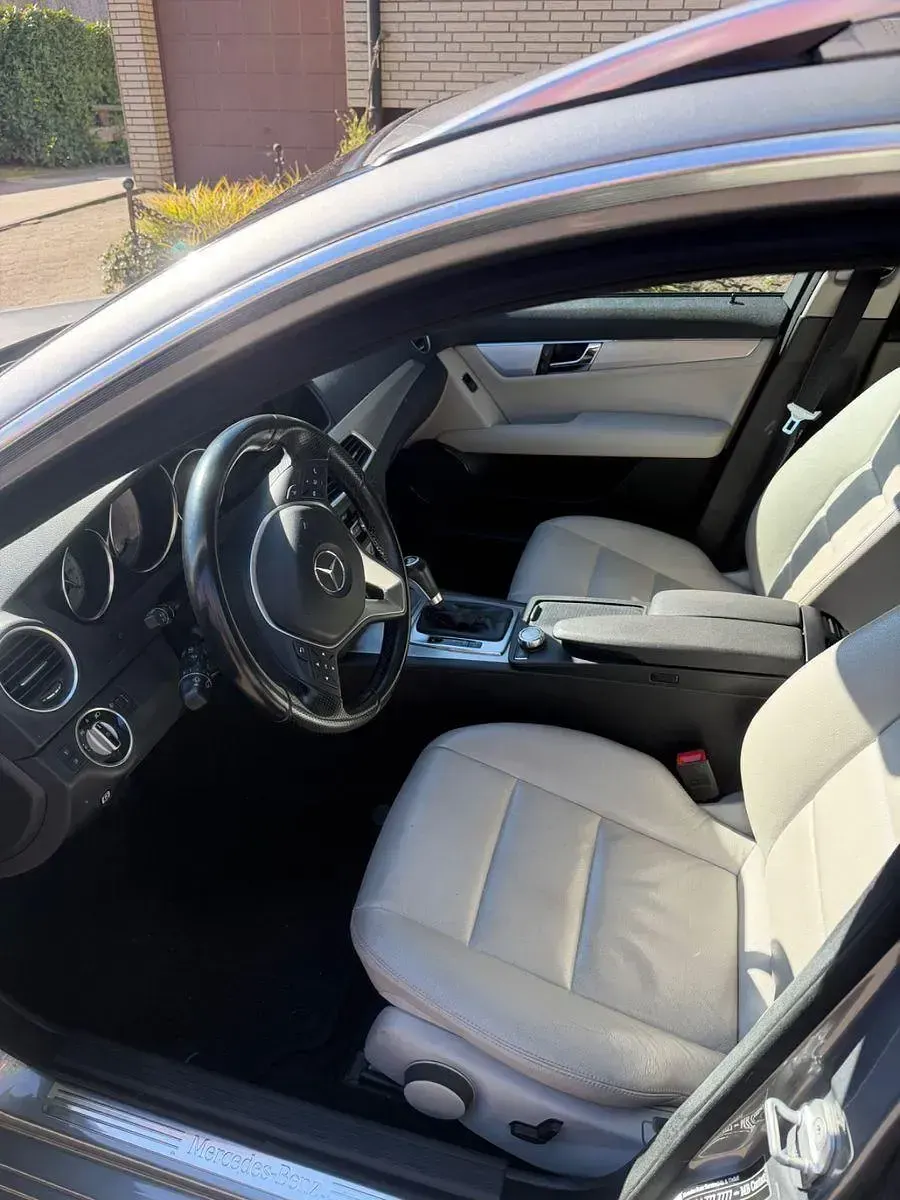 Gebraucht Mercedes C180 Avantgarde 156 PS (114 kW) 2011 Grau Kombi