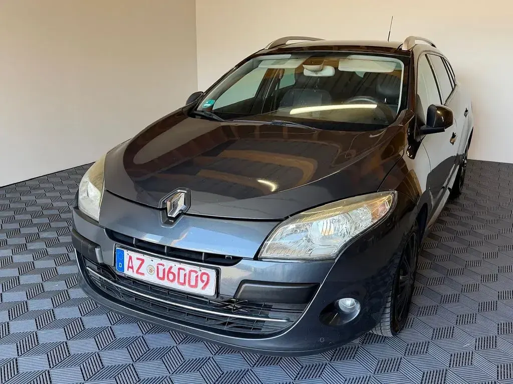 Gebraucht Renault Mégane GrandTour Luxe 131 PS (96 kW) 2010 Grau Kombi
