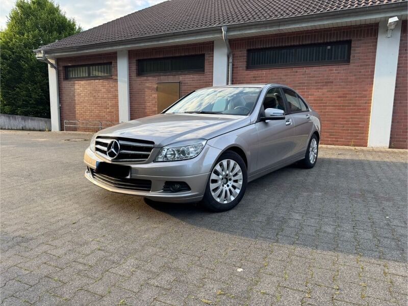 Grau Gebraucht 2008 Mercedes C200 Limousine | 7.900 € (Guter Preis) - Bild 1/4
