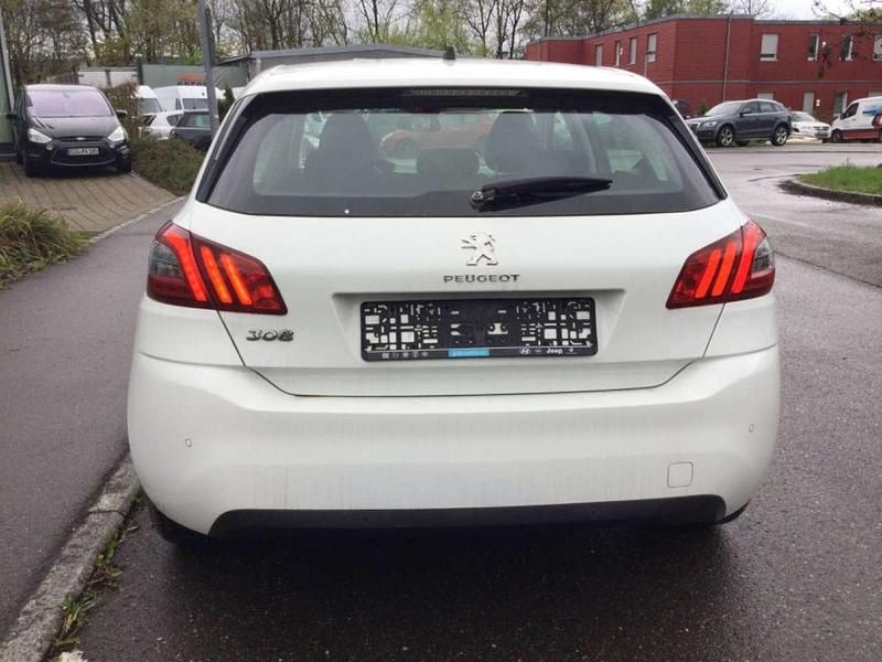 Second-hand Peugeot 308 Active 131 CP (96 kW) 2021 Alb Berlinǎ