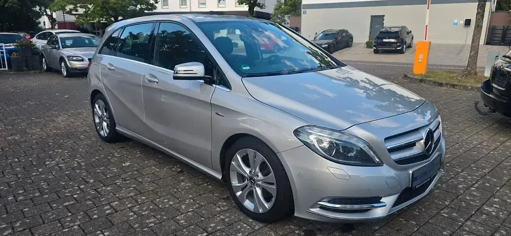 Gebraucht Mercedes B200 136 PS (100 kW) 2012 Silber Kleinwagen
