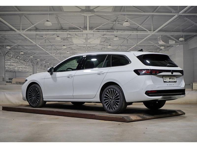 Neu VW Passat IQ Drive 150 PS (110 kW) 2025 Oryxweiß perlmutteffekt Kombi