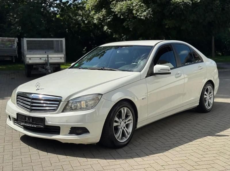 Gebraucht Mercedes C220 170 PS (125 kW) 2009 Calcitweiss/zirrusweiss Limousine