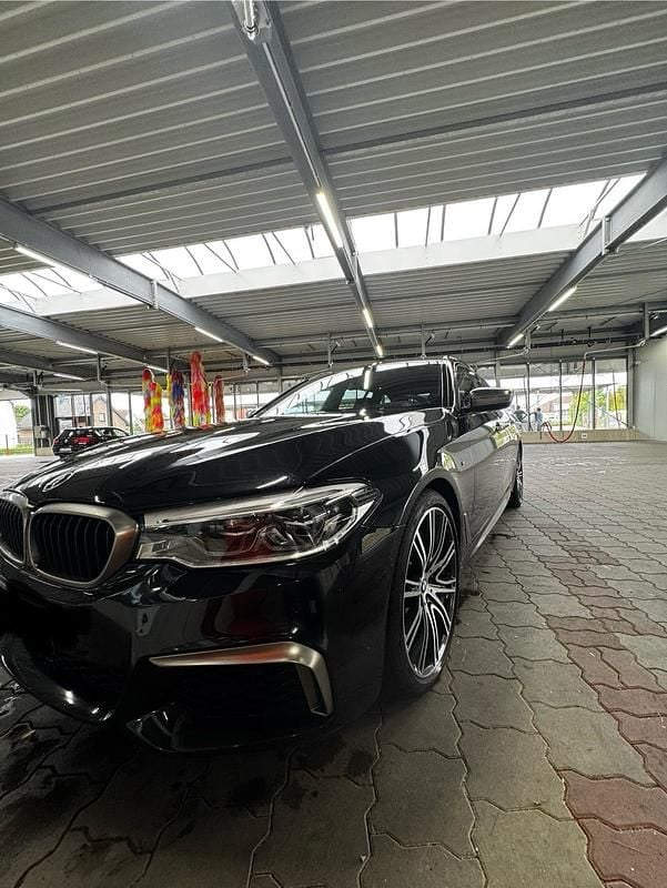 Schwarz Gebraucht 2019 BMW M550 Comfort Edition Limousine | 38.000 € (Fairer Preis) - Bild 1/4