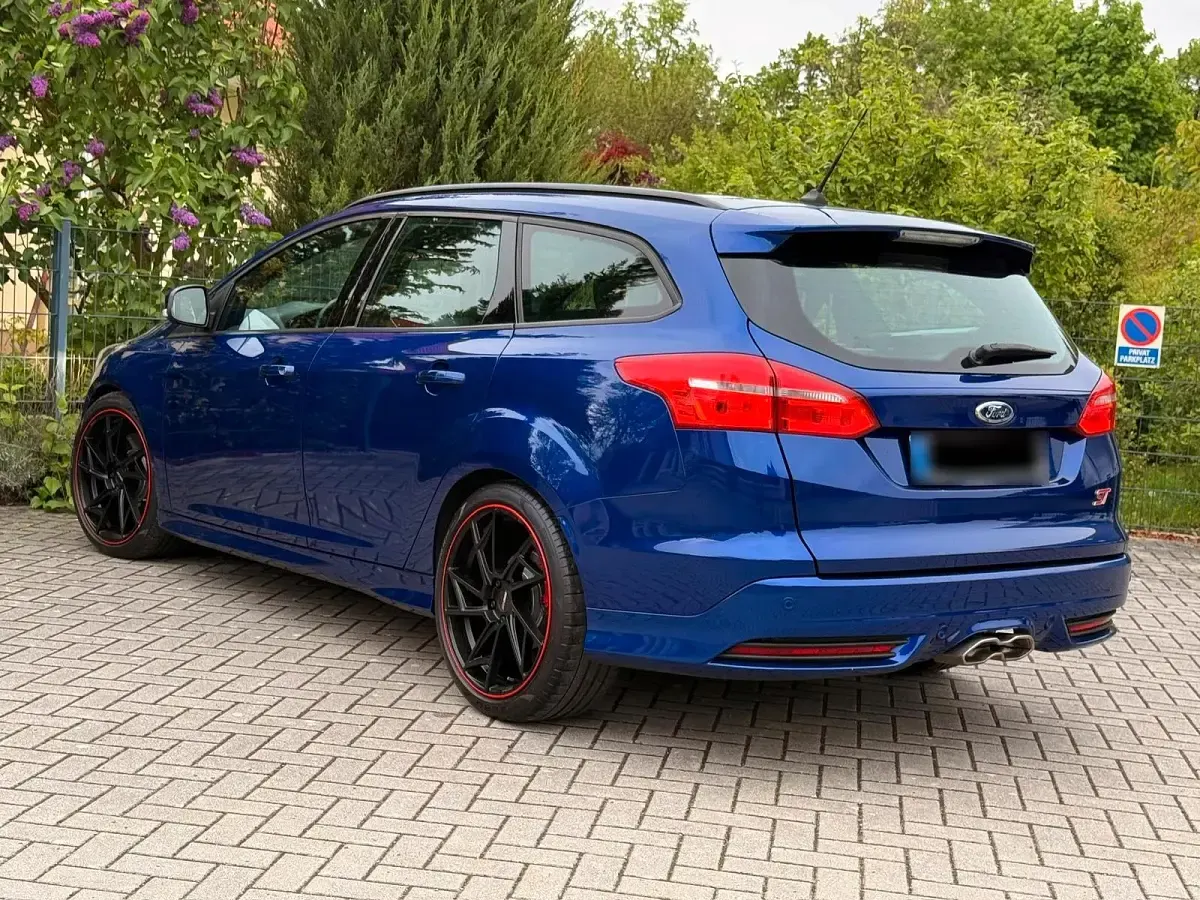 Usata Ford Focus Performance Edition 185 CV (136 kW) 2017 Blu Station wagon