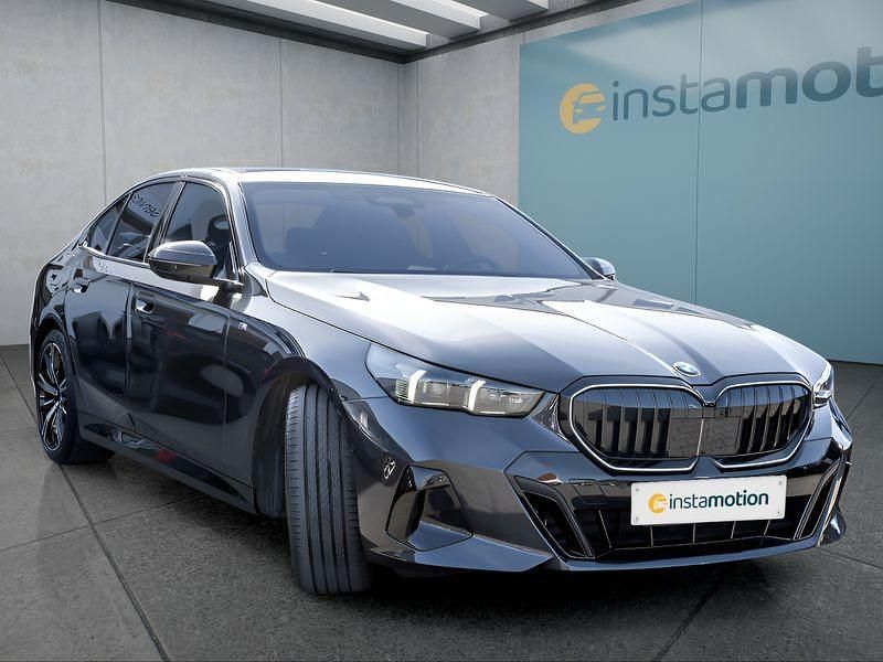 Gebraucht BMW 540 303 PS (222 kW) 2025 Grau Limousine
